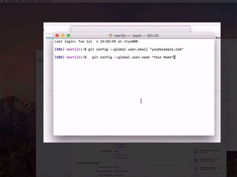 「あなたは誰かを教えてください」というプロンプトが表示される。いくつかのGITコマンドが表示される。